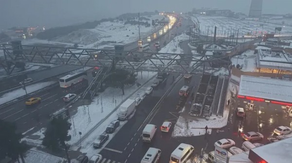 İstanbul'da hayat felç! Her yağışta aynı manzara